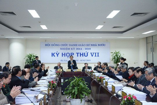 Bộ[-]trưởng[-]Nguyễn[-]Thị[-]Kim[-]Tiến[-]chưa[-]được[-]công[-]nhận[-]đạt[-]chuẩn[-]giáo[-]sư